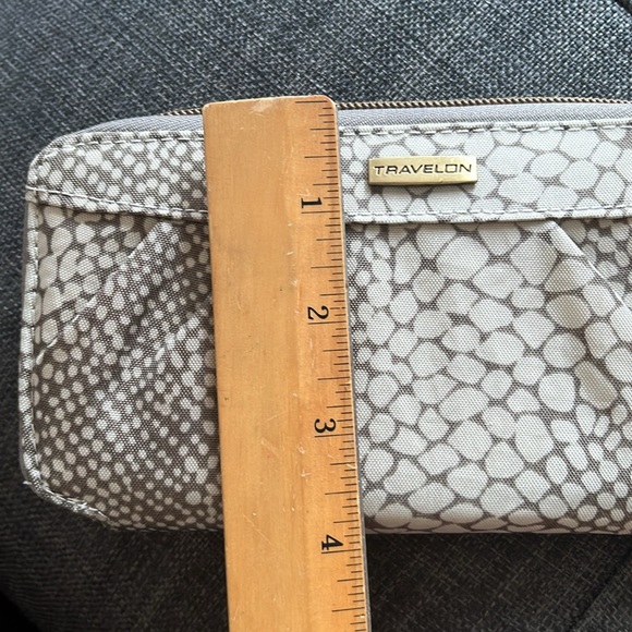 NEW Travelon Safe ID RFID Blocking Wallet - Picture 5 of 5
